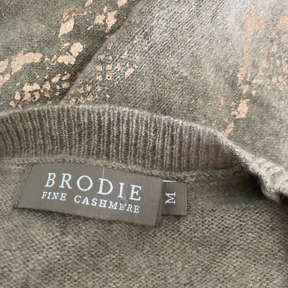 Brodie Cashmere Snake foil crew neck sweater - Picture 8 of 11